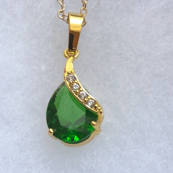 Gold/Emerald Green Pendant Set - Picture 2 of 9